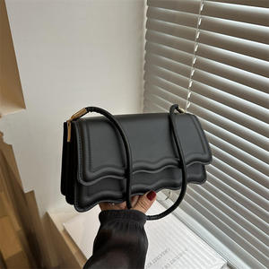 Nouveau sac à main en cuir PU de couleur unie, grand format, pour femme, avec bord ondulé, style selle, à porter en bandoulière - Product Image 4