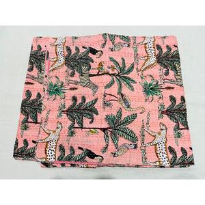 Cubrecama ligero de algodón Kantha con detalles estampados a mano y trabajo de costura tradicional, ideal para un sueño acogedor. - Product Image 4