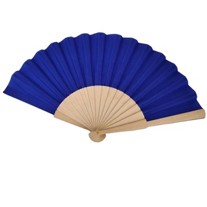 Éventail en bois personnalisé imprimé et gravé, pliable en bambou, portable, en tissu, décoration d'intérieur pour mariages et événements - Product Image 3