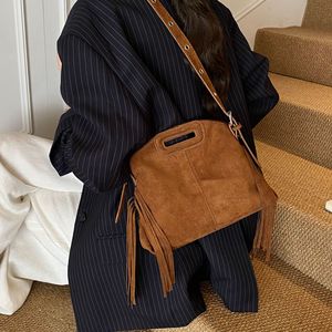 <span class=keywords><strong>Sac</strong></span> à bandoulière en daim marron pour femmes avec des motifs géométriques rétro, style bohème pour l'hiver et l'automne - Product Image 2