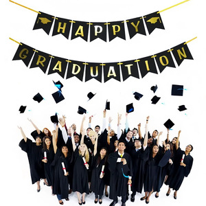 Guirnalda de Decoración <span class=keywords><strong>para</strong></span> Fiesta de Graduación Merri Wish, Banner de Felicitación <span class=keywords><strong>para</strong></span> Graduados, Impresión en Negro/Dorado, Incluye Birrete de Graduación y Estrella - Product Image 2