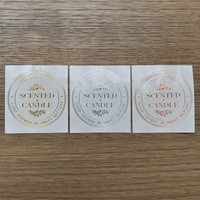 Étiquette en papier kraft avec estampage à chaud pour vêtements et présentation de chemises