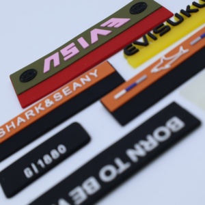 <span class=keywords><strong>Logo</strong></span> de marque de vêtement en caoutchouc gaufré personnalisé Presse à chaud en silicone <span class=keywords><strong>Logo</strong></span> en silicone Étiquettes de vêtements pour sacs - Product Image 6
