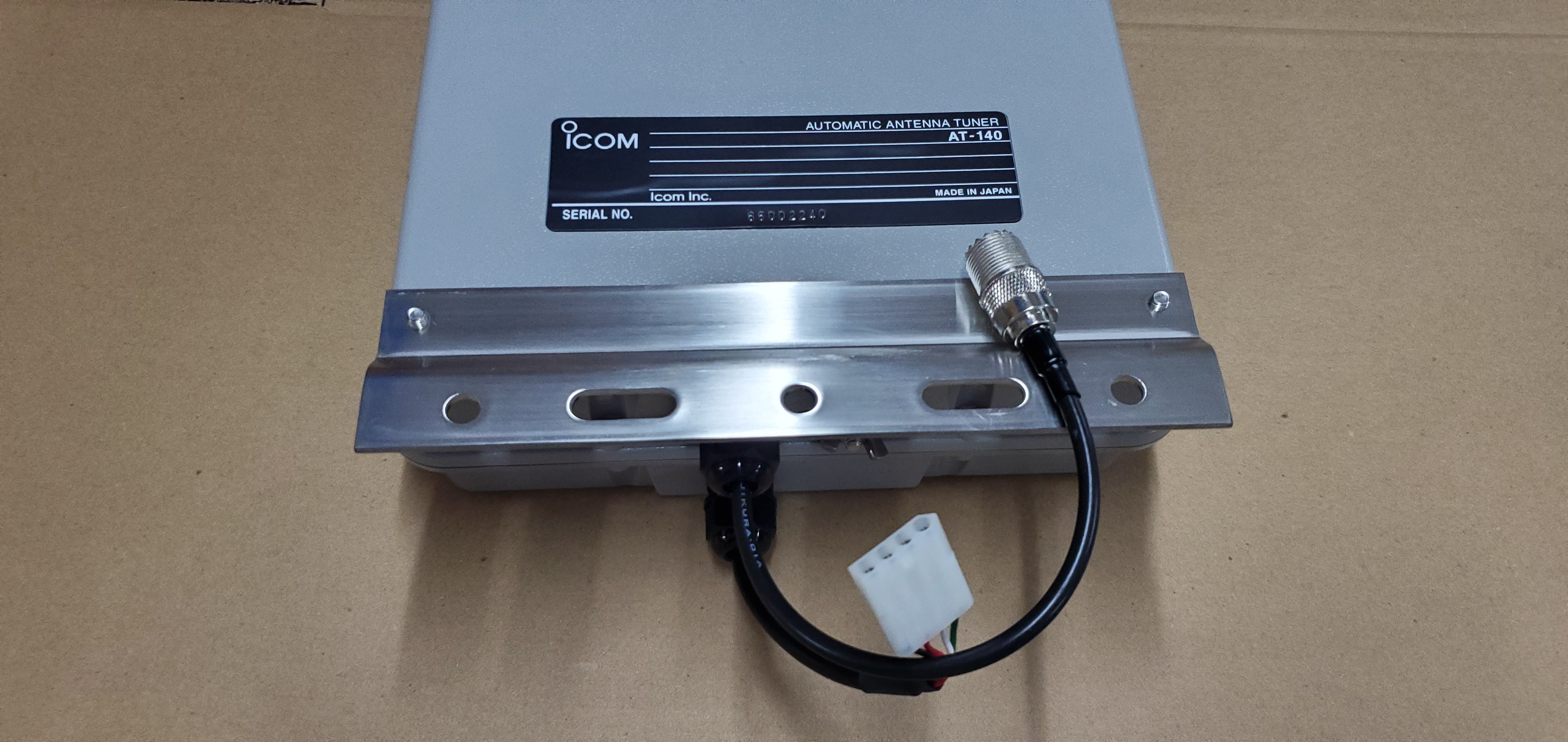 ICOM AT-140 アンテナチューナー 150W入力 黒 SO-239 接続器 2.5KG