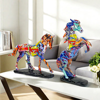 Statue en résine personnalisée Décoration d'intérieur Décoration d'armoire personnalisée Statue de cheval en résine Animal Style européen