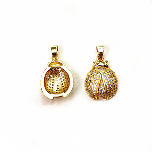 Pendentif Coccinelle en Alliage et Strass, Breloque Insecte Dorée Micro-Incrustée, Accessoire de Bijouterie Quotidienne - Product Image 4