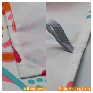Serviette de plage en microfibre recyclée imprimée motif tropical, moderne et personnalisée, avec sac à cordon, séchage rapide et sans sable, idéale pour les voyages - Product Image 5