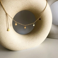 Collier pentagramme asymétrique pour femme - style polyvalent, féminin, audacieux, minimaliste ; une chaîne de clavicule de niche, très tendance sur internet