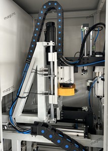 Machine de nettoyage d'angle CNC pour PVC avec neuf fraises pour le traitement des portes et des fenêtres - Product Image 2