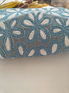 Bolso de Mano Moderno Tipo Bandolera, Impermeable y Ecológico, con Bordado de Cuentas Azules con Diseño Mediterráneo - Product Image 2