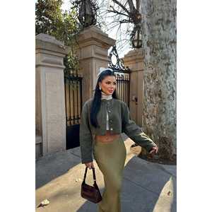 เสื้อแจ็คเก็ตหนังงูสีกากี Anna แบบสั้น มีฮู้ด ปักโลโก้ได้ ไซส์ใหญ่ บุขนสัตว์ โพลีเอสเตอร์ สำหรับฤดูใบไม้ร่วง ฤดูใบไม้ผลิ ฤดูหนาว ไซส์ XL - Product Image 3