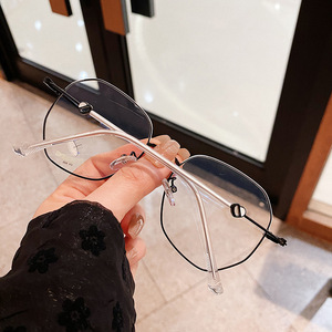 Nouvelles lunettes anti-lumière bleue en métal, monture carrée, taille moyenne, verres en acrylique, montures de lunettes unisexes avec design en forme de cœur - Product Image 3