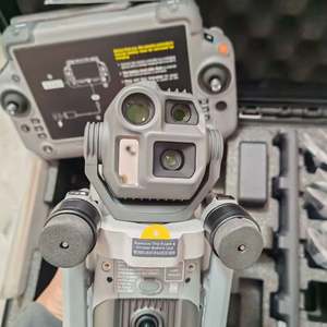 Matrice 4E Plus Combo Versión Global M4E Excelente para Entornos con Poca Luz Dron Compacto Multisensor Inteligente de Vanguardia - Product Image 1