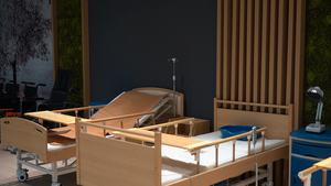 Lit médical électrique ou manuel, fonctionnel, avec dossier et repose-jambes réglables en hauteur, mode double, lit de soins à domicile polyvalent - Product Image 4