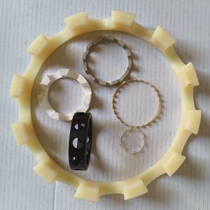 Custom tutte le dimensioni parti del cuscinetto in plastica Nylon PP PTFE PEEK POM cuscinetto a sfera 6207 608 684 gabbie fermi - Product Image 3