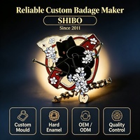 Épinglette en émail dur personnalisée en forme de chat noir irrégulier avec fleur de cerisier et incrustation de strass, badge métallique pour accessoire de style mignon