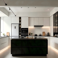 Meuble de cuisine haut de gamme durable, style minimaliste moderne, en contreplaqué blanc, avec porte vitrée, évier, tiroir et îlot noir lumineux.