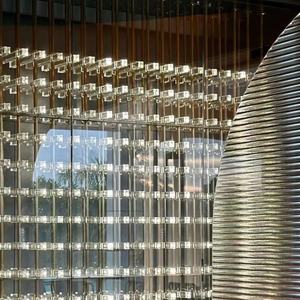 Пользовательские акриловые винные погреба акриловые и металлические винные стеллажи со светодиодным освещением - Product Image 2