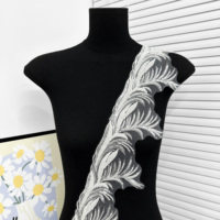 Ruban en dentelle perlée en gros, motif plumes blanches, broderie de sequins, ruban en maille pour garnitures de vêtements