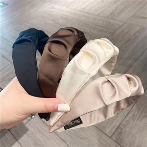 عصابة شعر أنيقة وبأسلوب كوري للنساء بحبل شعر كلاسيكي من النسيج قابل للطي ومموج وربطة شعر واسعة - Product Image 1