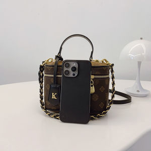 Sac à main décontracté pour femme haut de gamme et tendance avec fermeture éclair, doublure intérieure en polyester et décoration chaîne - Product Image 3