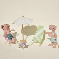 Ensemble en peluche de scène de plage d'inspiration nordique, poupées souris avec mini parasol/chaises longues, cadeau de décoration micro délicat