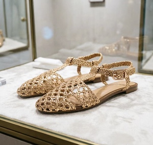 <span class=keywords><strong>Sandali</strong></span> piatti bohémien personalizzati in tessuto con punta tonda, cinturino alla caviglia e <span class=keywords><strong>tacco</strong></span> <span class=keywords><strong>basso</strong></span> a blocco con chiusura a fibbia - Perfetti per le vacanze estive all'aperto - Product Image 3