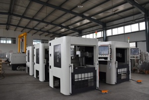 Máquina cortadora de diamante <span class=keywords><strong>CNC</strong></span> para reparación de ruedas CKL35 Torno <span class=keywords><strong>CNC</strong></span> para pulir llantas de automóviles - Product Image 2