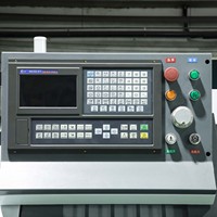 Máquina de torno CNC horizontal Función de fresado opcional Máquina de corte y torneado CNC de riel de guía lineal de 0,01mm con control GSK