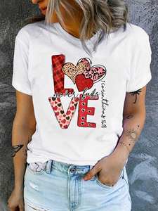 T-Shirt da Donna 'L'Amore Non Si Spegne Mai' Manica Corta Collo Tondo Stampa Cuore Leopardato Casual Tessuto Misto Per Tutte le Stagioni Lavabile in Lavatrice - Product Image 3