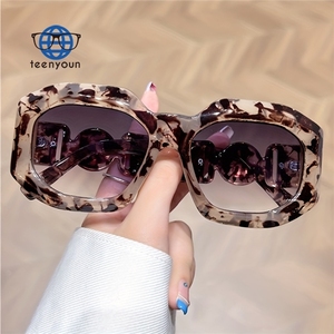 Teenyoun Marca Nombre Categoría <span class=keywords><strong>Gafas</strong></span> <span class=keywords><strong>de</strong></span> <span class=keywords><strong>sol</strong></span> cuadradas <span class=keywords><strong>de</strong></span> gran tamaño Mujeres Etiqueta privada <span class=keywords><strong>Gafas</strong></span> <span class=keywords><strong>de</strong></span> <span class=keywords><strong>sol</strong></span> Hombres 2024 Venta al por mayor - Product Image 1