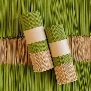 Bâtonnets d'encens biologiques doux pour les yeux, pour la prière à domicile, aux huiles d'agarwood pures, arôme naturel, sans fumée, options écologiques - Product Image 1