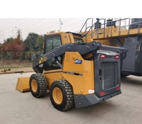 Chargeuse compacte sur pneus de 1,3 tonne XC7-SV12 avec système hydraulique à haut débit et déplacement à deux vitesses pour projets de manutention de matériaux en ferme et entrepôt