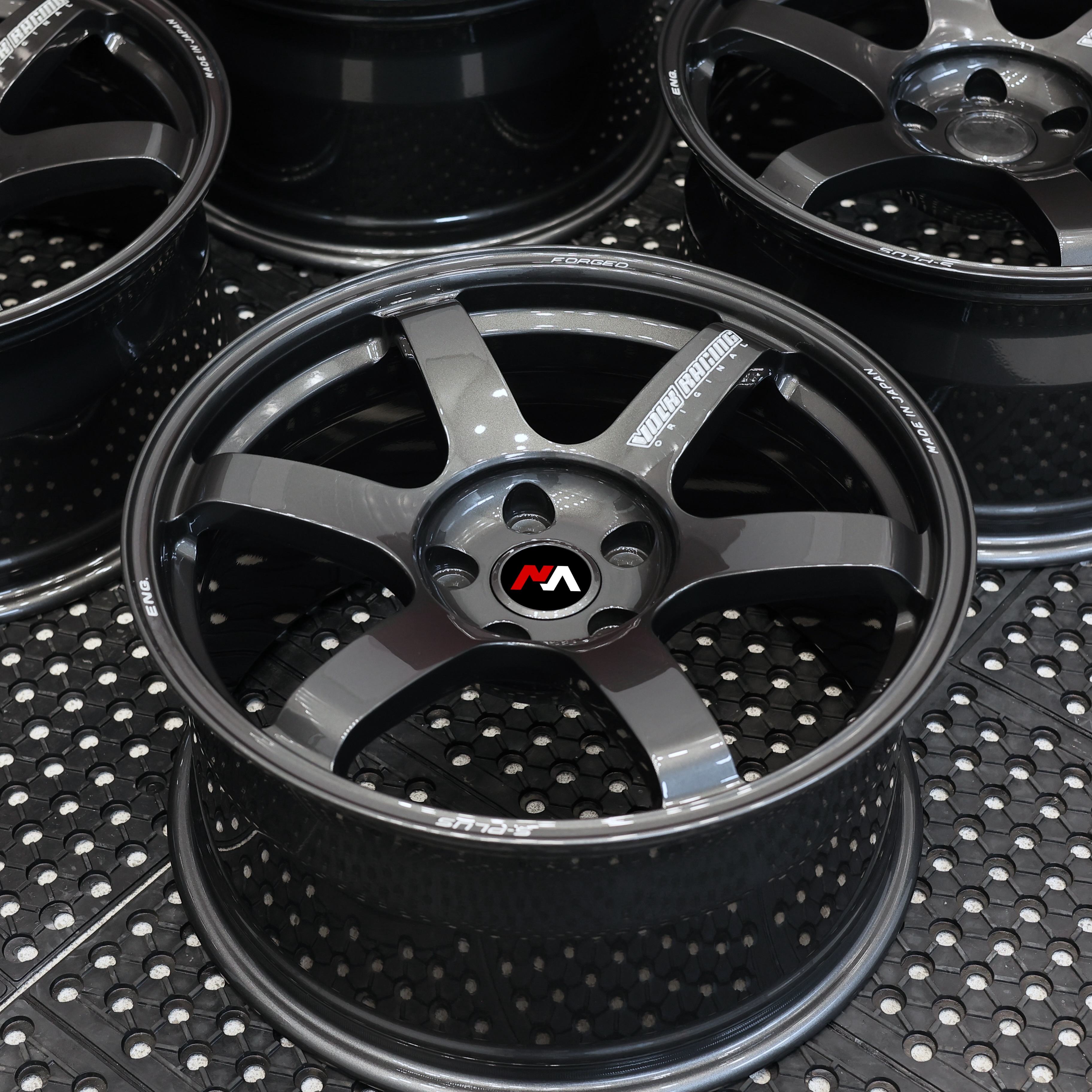 เพชรสีดำ Gunmetal