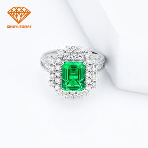 Anillo de Compromiso de Oro Blanco de 18 Quilates con Esmeralda Cultivada en Laboratorio - Product Image 4