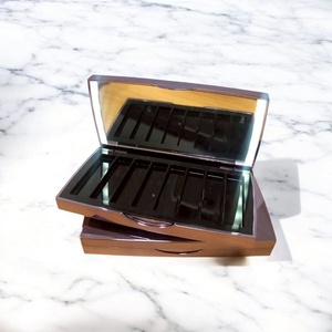 พาเลทอายแชโดว์พลาสติกพร้อมไฟ - Product Image 1