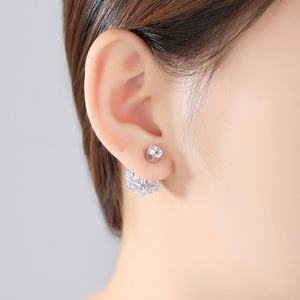 Boucles d'oreilles clous en alliage de cuivre pour femmes, incrustées de zircon, design ajouré, entièrement serties de diamants, style coréen, électro-plaquées, vente en gros - Product Image 3