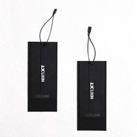 Étiquettes de vêtements et sacs en papier noir mat de haute qualité, luxueuses, gaufrées, écologiques, avec impression personnalisée du logo par estampage à chaud