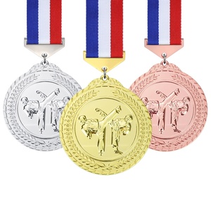 Medallas de Oro para Ganadores de Jitsu, Rugby, Tenis, Ciclismo, Fútbol, Taekwondo, Culturismo, Carreras y Deportes de Habilidad con Logotipos Artísticos - Product Image 3