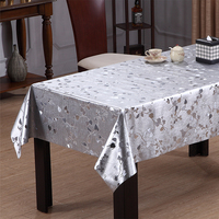 Nappe rectangulaire en PVC vinyle brossé argenté métallisé RNPT avec motif floral traînant pour les tables de réception de mariage