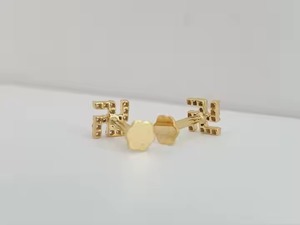 Pendientes de Botón Minimalistas de Plata de Ley Chapados en Oro Amarillo con Engaste Circular para Mujer - Product Image 4
