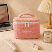 Grande trousse de toilette matelassée en peluche douce et moelleuse avec double fermeture éclair, motif ours en peluche, pour voyage, mignonne et gonflée, organiseur de maquillage, sac à cosmétiques