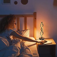 Lámpara de mesa LED de diseño en espiral, enchufe USB con luz regulable de 3 colores para escritorio de oficina, mesita de noche de dormitorio