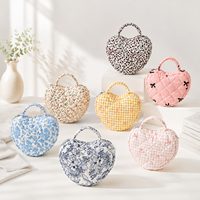 Tas Kosmetik Wanita Kapasitas Besar Portabel Bermotif Bunga dengan Ritsleting, Ramah Lingkungan, Desain Unik, Dapat Digunakan Kembali, Bahan Polyester