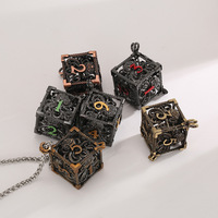 Mini ensemble de pendentifs de dés évidés à 6 faces en métal pour coureurs de jeu TRPG, jeux de table, visages multicolores