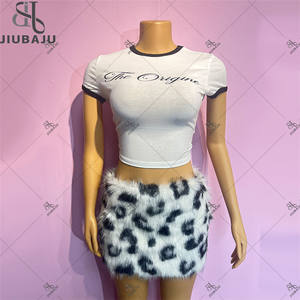 Nuovi set estivi in due pezzi con scritte Y2K da <span class=keywords><strong>donna</strong></span> O collo a manica corta Top corto e Mini gonne in pelliccia - Product Image 3