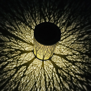 Lámpara de Hierro Forjado con Energía Solar, Luz LED para Exteriores, Impermeable, Decorativa para Jardín - Product Image 4