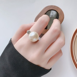 Minimalist Jewelry Eco-friendly Copper Gold Plated Minimalist 14MM Gold Shell Pearl Open Band Rings Women for <b>Gift</b> - Product Image 5