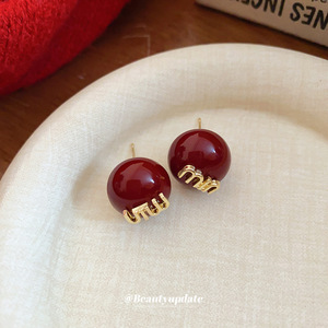 Boucles d'oreilles créoles Ankora en alliage de zinc rouge avec pierre naturelle, style tendance Hong Kong, mode luxe léger, haute qualité, vente en gros - Product Image 3