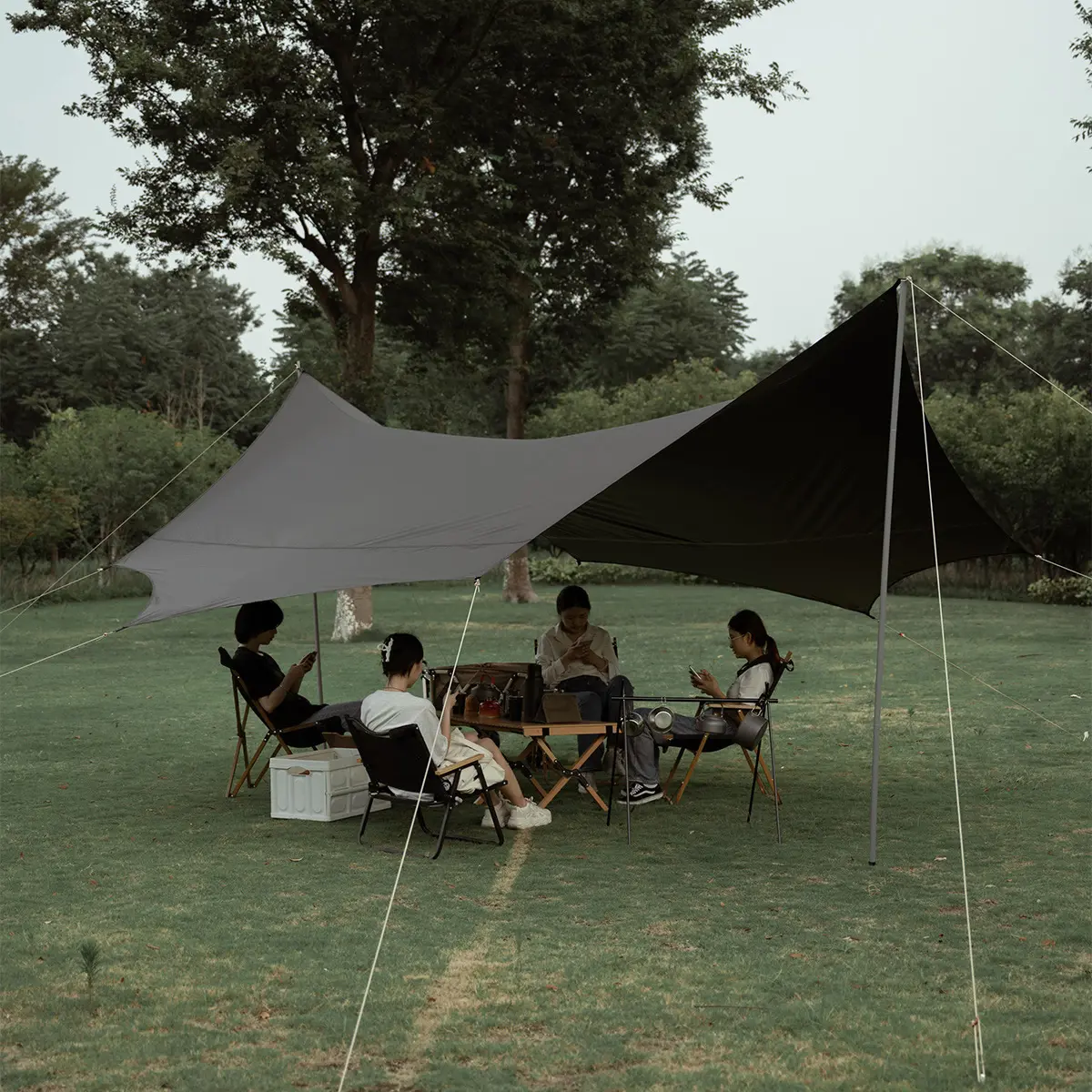 Ironoem OEM güneşlik kamp taşınabilir katlanır güneş koruyucu açık siyah kauçuk gölgelik çadır